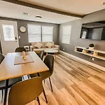 Stilysh 4/2 Bd Near Adv Island Busch Gardens