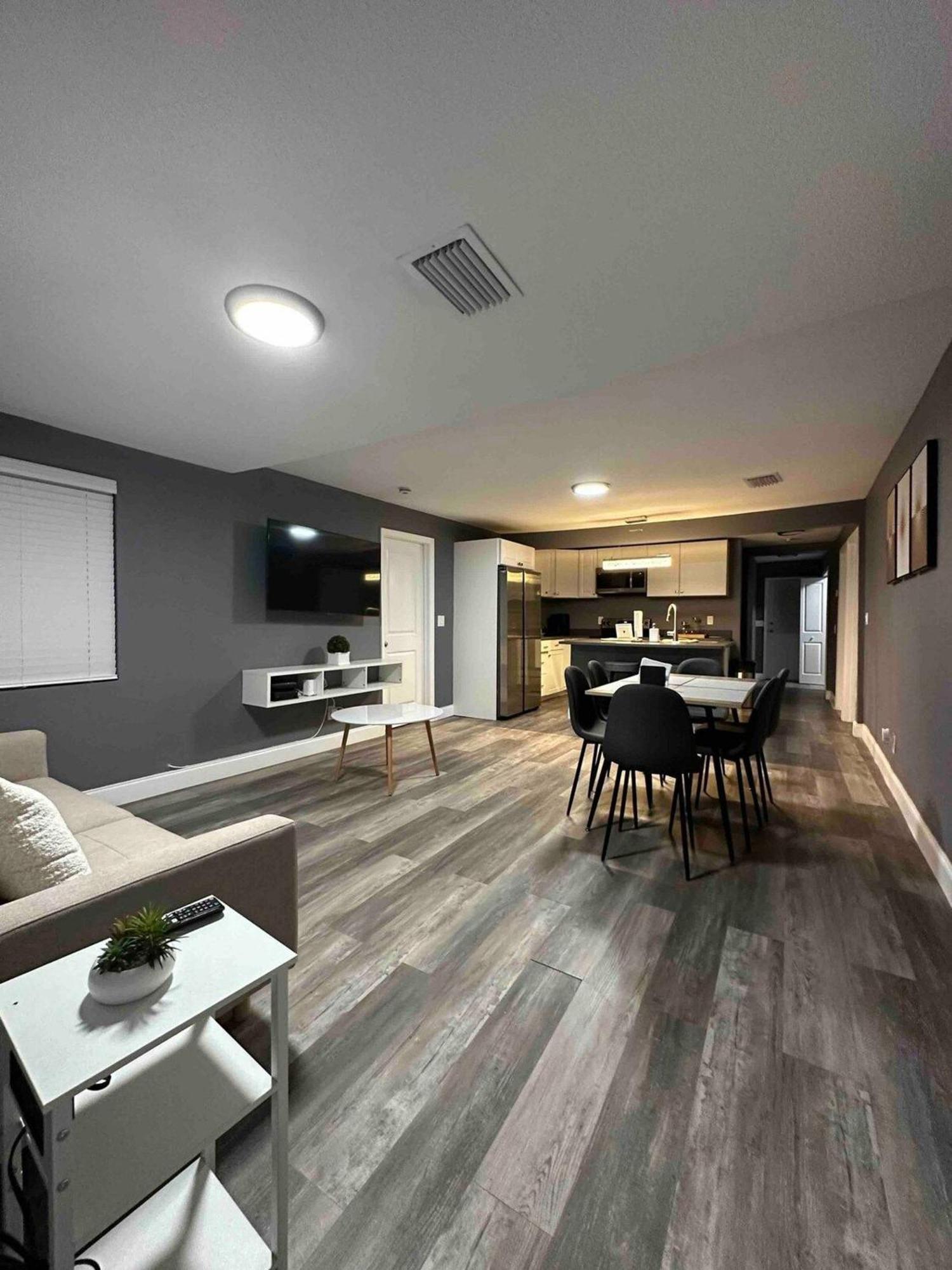 Stilysh 4/2 Bd Near Adv Island Busch Gardens * Tampa