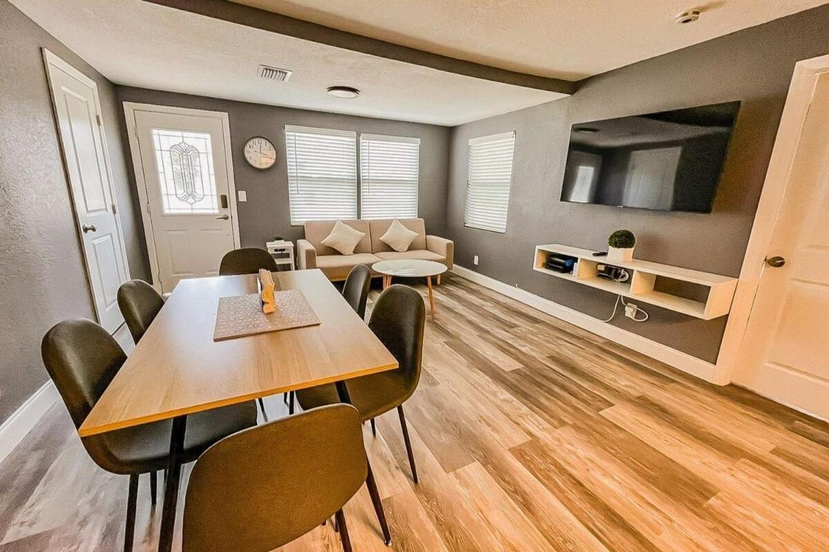 Stilysh 4/2 Bd Near Adv Island Busch Gardens * Tampa